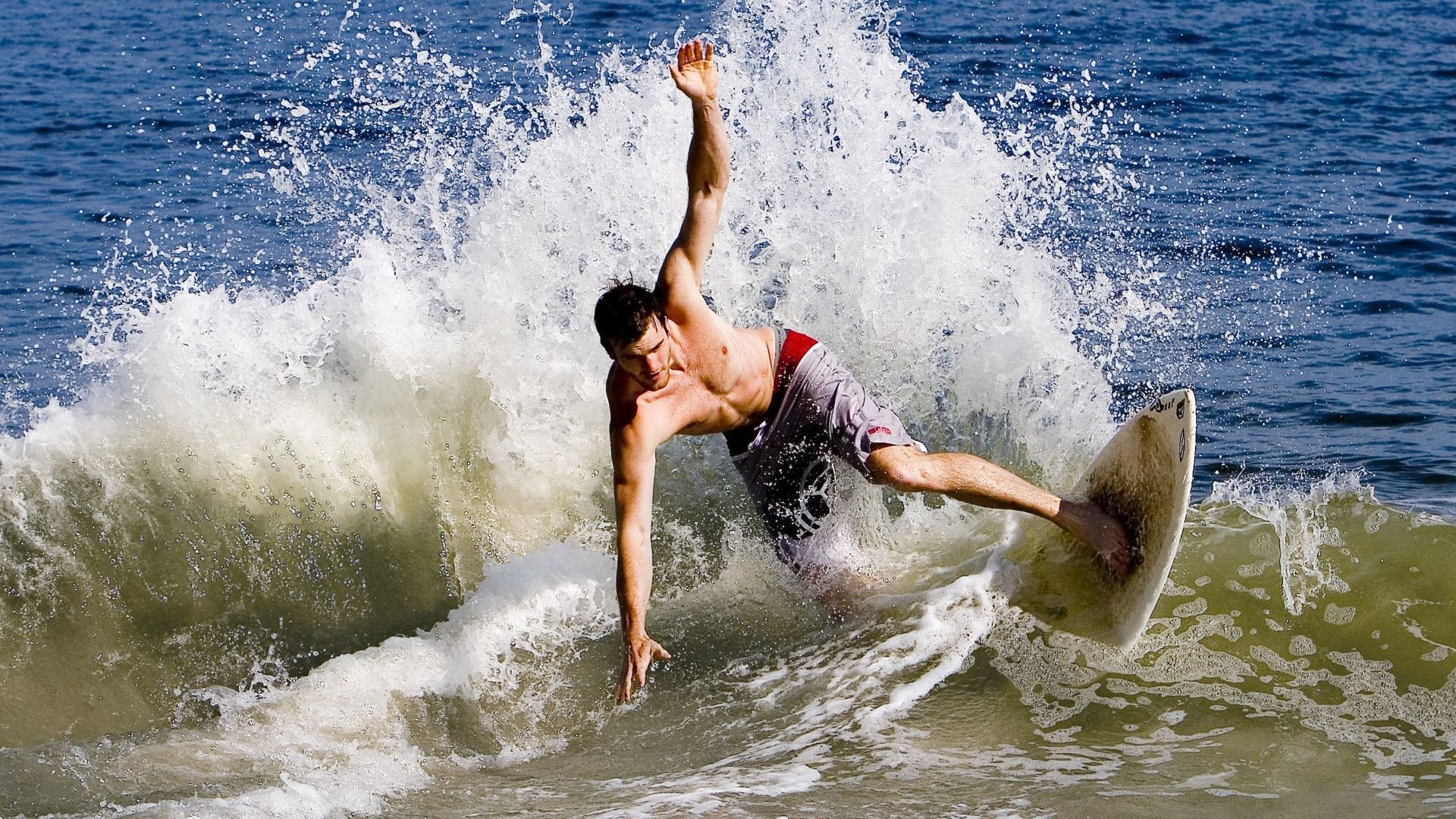 深山峡谷漂流，刺激与探险的最佳组合，深山峡谷建筑